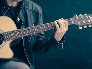 Vil du være professionel musiker? Sådan kommer du i gang